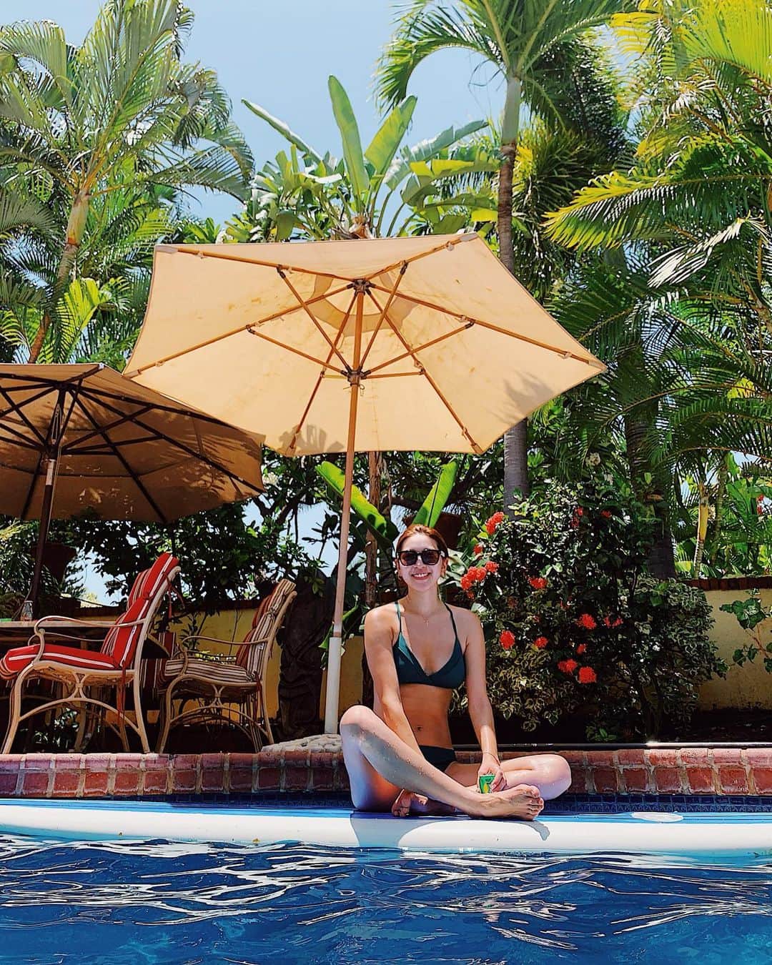 来夏さんのインスタグラム写真 - (来夏Instagram)「#🏖 I'm in Maui🌺 #Maui #island  #lahaina #hawaii  #summer #chill #goodtime #suntan #poolside」6月23日 8時52分 - rairairaika