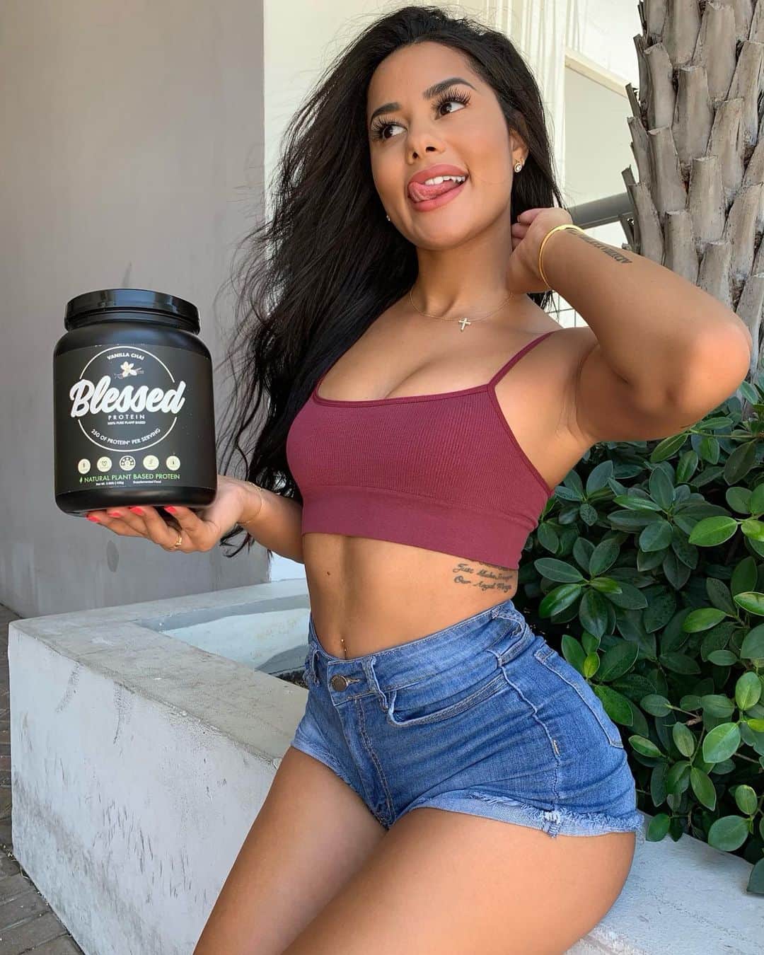Katya Elise Henryさんのインスタグラム写真 - (Katya Elise HenryInstagram)「Want to try a new plant protein but scared to ditch your old one? Hunnnnny, its out with the old and in with the NEW!! 😉 Blessed Protein also comes in sample packs so you can give them a try without having to commit, just yet. You will taste and feel the difference with three amazing flavors that you get to choose from! - - Go to www.ehplabs.com to try for yourself! The flavors are just as great as the ingredients used to make it! Use code KATYA10 for 10% off your purchase.」6月23日 3時32分 - katyaelisehenry