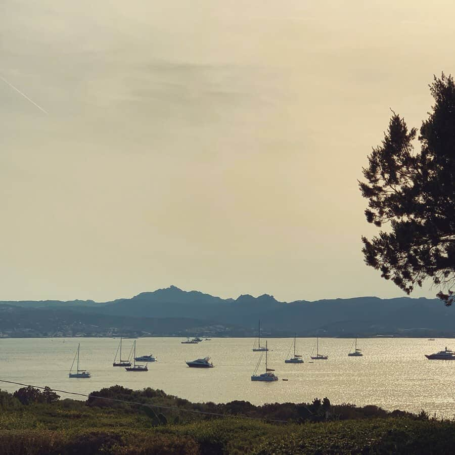 Vogue Italiaさんのインスタグラム写真 - (Vogue ItaliaInstagram)「@audi_italia • #AudiDelightExperience✨Three days to enjoy sport and relax in the wonderful setting of Costa Smeralda 👉Discover more in our stories 📷Ph @luna_simoncini」6月23日 3時39分 - vogueitalia