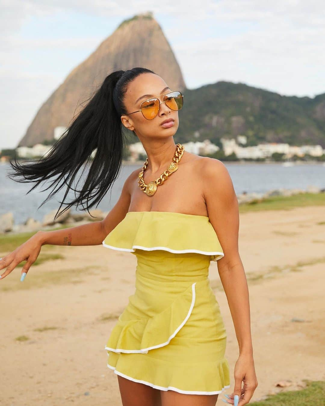 Draya Micheleさんのインスタグラム写真 - (Draya MicheleInstagram)「Sugarloaf Mountain ⛰ Brazil 🇧🇷 @revolve #revolvearoundtheworld」6月23日 4時32分 - drayamichele