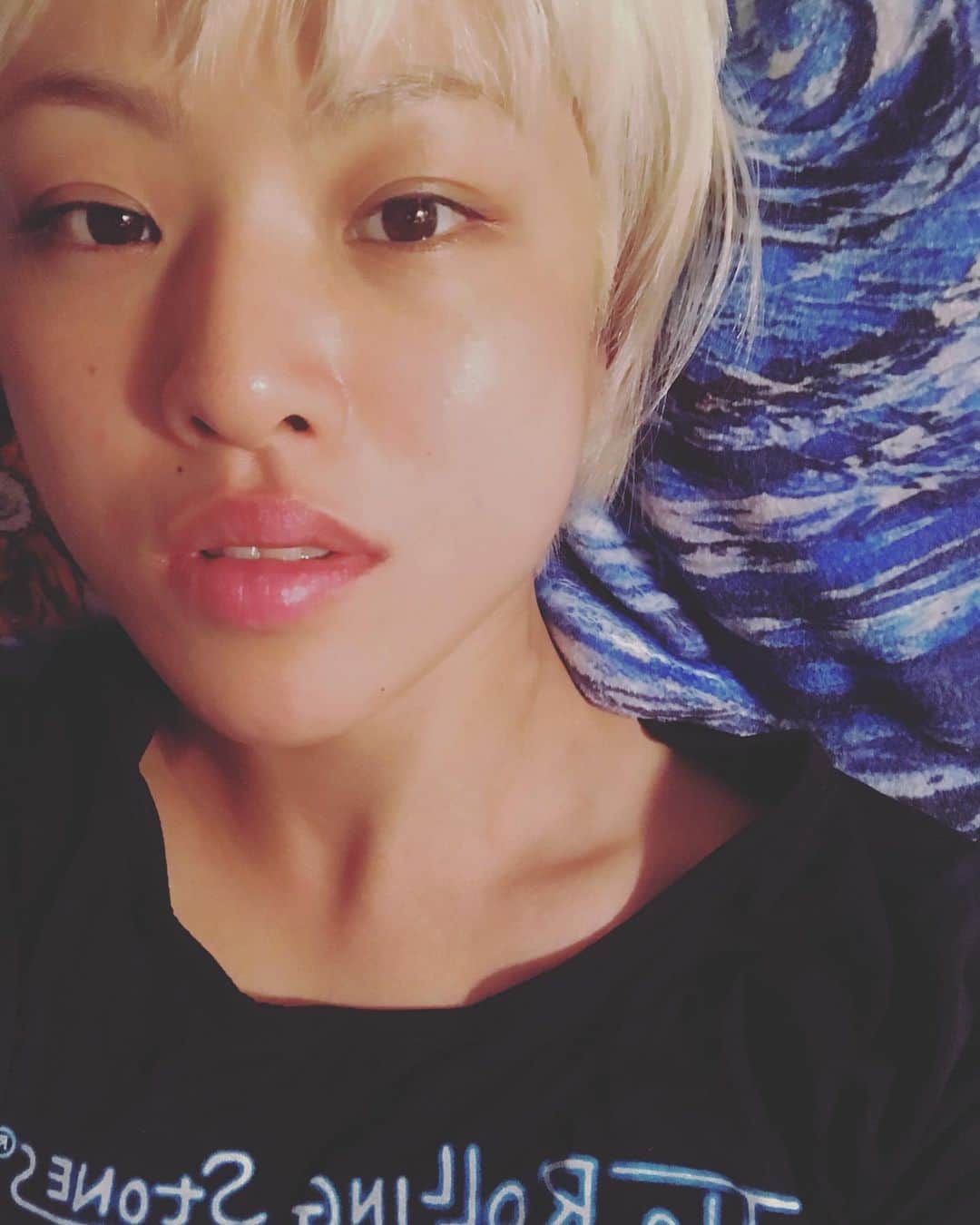 五十鈴ココのインスタグラム：「この顔と身体と心と 長いこと付き合ってはきたが なかなかのくせ者だな あたしは」
