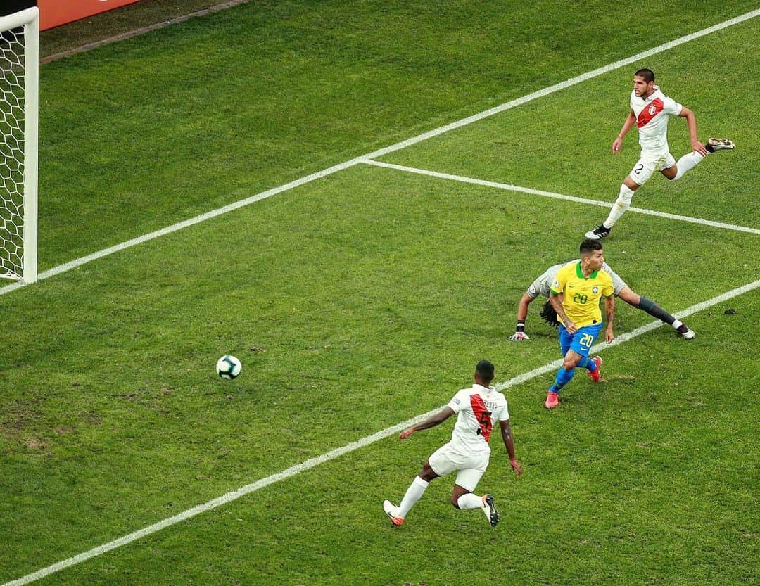リヴァプールFCさんのインスタグラム写真 - (リヴァプールFCInstagram)「❌👀 @roberto_firmino with another no-look goal tonight 🔥🔥 #Firmino #LFC #LiverpoolFC #CopaAmerica #Brazil」6月23日 4時39分 - liverpoolfc