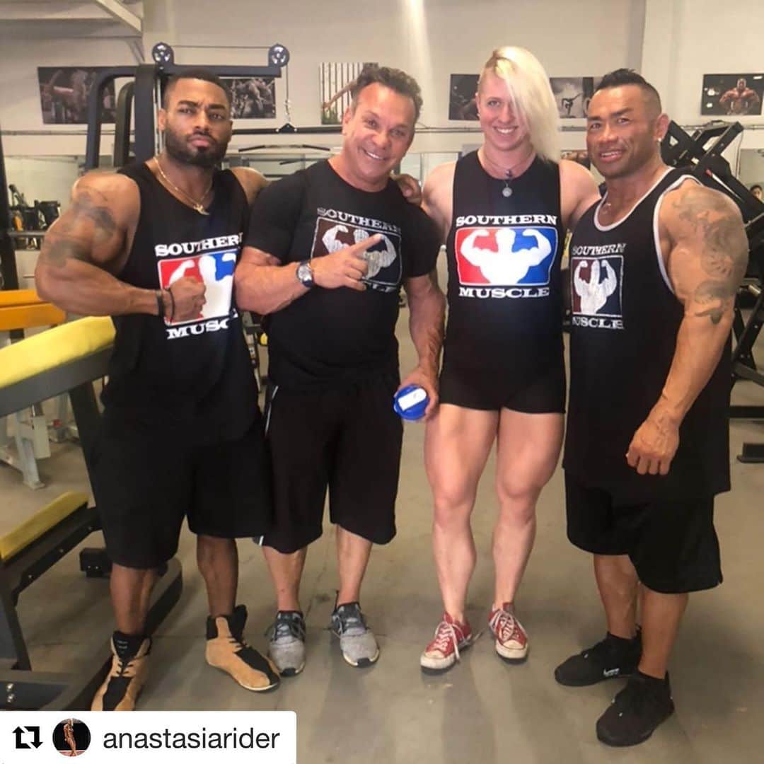 Hidetada Yamagishiさんのインスタグラム写真 - (Hidetada YamagishiInstagram)「#Repost @anastasiarider with @get_repost ・・・ I guess my “job” is kinda cool sometimes 😝😎 Huge thanks to @southernmuscle for helping us host the Beast Gym Take-over! And special shoutout to @richgaspari and @hideyamagishi for their part in making today completely badass!! I love my FAM, and love how this gym brings so many people together! Thank you to everyone that came out today, it was truly amazing 🙌🏻💪🏻 #fam #famtampa #gymtakeover #southernmuscle #bodybuilding #fitfam #fitlife #flexinonem #wpd」6月23日 5時07分 - hideyamagishi