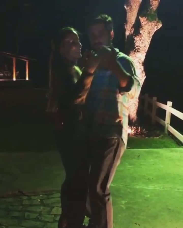 Claudia Leitteのインスタグラム：「Dois pra lá e dois pra cá... 🎶👨‍🌾👩‍🌾 #Matutinha」