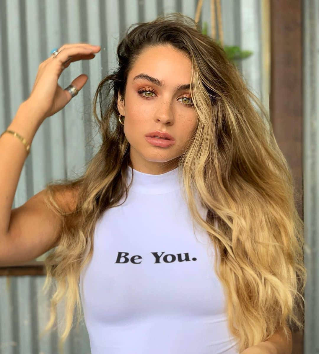 Sommer Rayさんのインスタグラム写真 - (Sommer RayInstagram)「be you. 💛  top - @shopsommerray」6月23日 5時00分 - sommerray