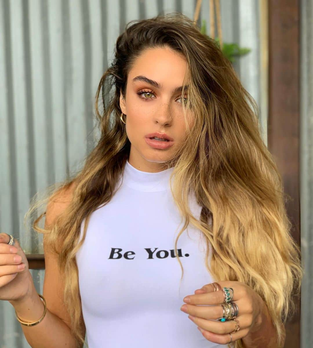 Sommer Rayさんのインスタグラム写真 - (Sommer RayInstagram)「be you. 💛  top - @shopsommerray」6月23日 5時00分 - sommerray