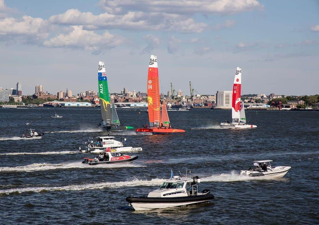 CANON USAさんのインスタグラム写真 - (CANON USAInstagram)「Check out these amazing shots taken by our very own #CanonExplorerOfLight @onnevanderwal at the @sailgp event in NYC. #sailgp」6月23日 5時01分 - canonusa