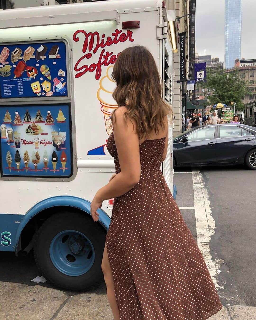 Reformationさんのインスタグラム写真 - (ReformationInstagram)「Tie straps and soft serve from a truck aka the first signs of summer. @bellaagolden」6月23日 5時02分 - reformation