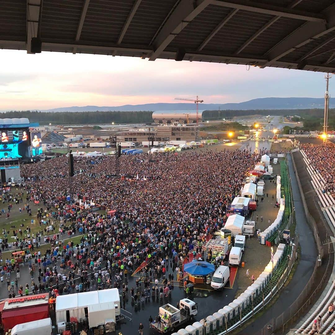 ティモ・グロックさんのインスタグラム写真 - (ティモ・グロックInstagram)「Pretty much insane if one guy turns up and 100.000 fans freak out!!! @teddysphotos @hockenheimring_official」6月23日 5時03分 - realglocktimo