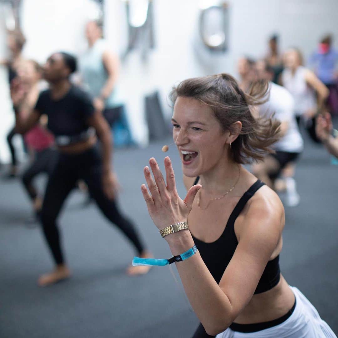 lululemonさんのインスタグラム写真 - (lululemonInstagram)「Our U.K. friends across the pond are throwing the biggest party of the weekend—#SweatlifeFestival. Invitee list includes: 5000+ people high on endorphins, yoga/barre/run/train classes all under one roof, unlimited talks, great food, and loads of sunshine. PS. It’s BYO good vibes. #thesweatlife」6月23日 5時05分 - lululemon
