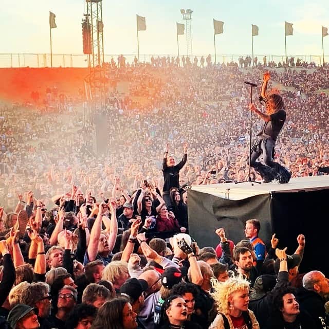 ロブ・ゾンビのインスタグラム：「Things got fucking crazy tonight in Copenhagen! Amazing crowd!!! 🔥🔥🔥#copenhagen🇩🇰 #copenhell2019 #robzombie」
