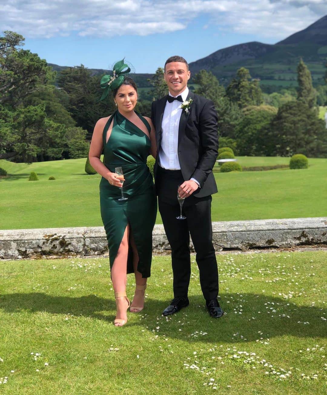 ジェームス・チェスターのインスタグラム：「Cut From The Finest Cloth @pmacca15 Congratulations On Marrying Your Beautiful Wife @gemshreeves 💚」