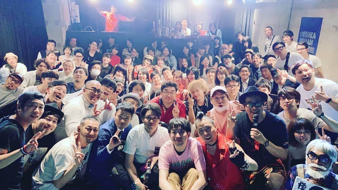 横山裕之のインスタグラム：「芸歴14年目のアジアントールの最後のライブ。 「ラストアジアントール」  2人の出した答えを正解にして欲しい。  ありがとう、そして頑張れ！ 「アジアントール」  またの名を 「厚切りベーコン」  でも僕はやっぱり  芸人がいいなぁと思いました。」