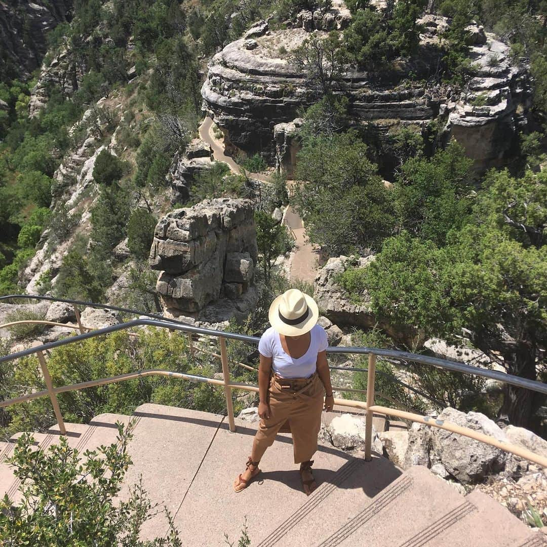 キャット・デルーナさんのインスタグラム写真 - (キャット・デルーナInstagram)「In Walnut Canyon Just like the Navajo Indians .  #waputki #walnutcanyon #Az #flagstaff #navajo #americaisbeautiful #tourist #safarifashion #nature」6月23日 5時50分 - katdeluna