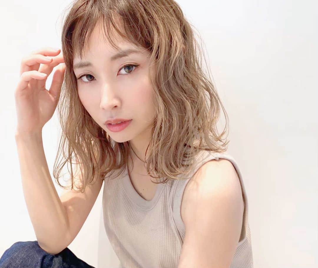 のインスタグラム：「すっごい久々な投稿になっちゃった。 . 豪雨の中行った撮影。笑 . #撮影 #サロンモデル」