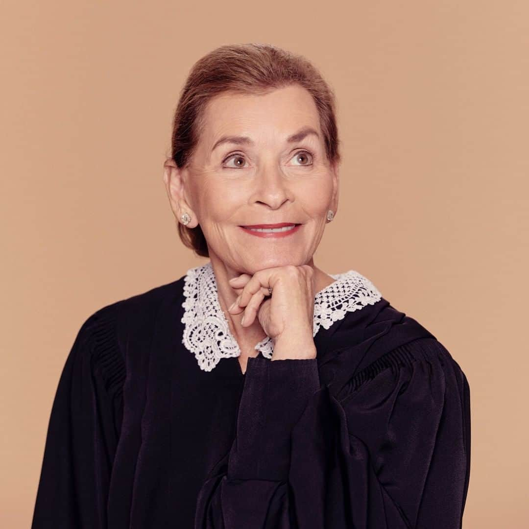 ニューヨーク・タイムズさんのインスタグラム写真 - (ニューヨーク・タイムズInstagram)「Judge Judy is still judging you. Judith Sheindlin has dominated daytime ratings by making justice in a complicated world look easy. “I get up in the morning, and I look in the mirror, and I say, ‘When did my young person start to inhabit this old person’s body?’” she said. In the last 2 decades, “Judge Judy” has won 3 Emmys and become the highest-rated daytime TV show in syndication. The program has accomplished all this without changing much of anything, mostly because there has been no need. The show is regularly named in people’s obituaries: ‘‘He also enjoyed woodworking, crossword puzzles and watching ‘Judge Judy.’” So … who IS Judge Judy? Lucky for us, @jazzloon profiled the iconic arbitrator in this week’s @nytmag. Read more at the link in our bio. @ramonarosales shot this photo.」6月23日 6時01分 - nytimes