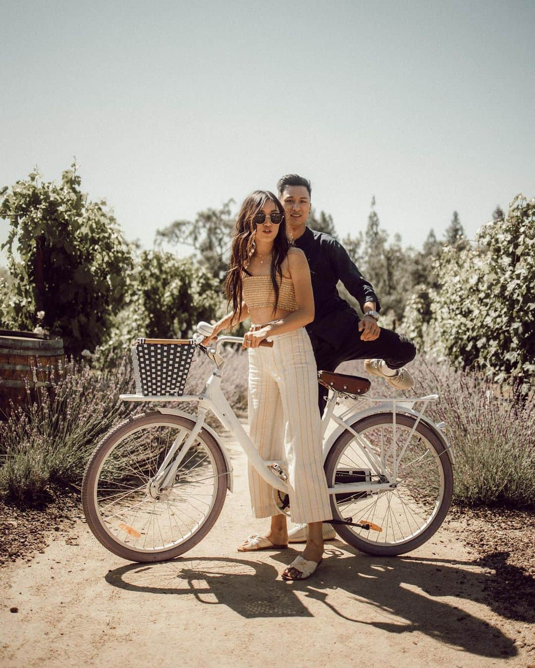 W E Y L I Eさんのインスタグラム写真 - (W E Y L I EInstagram)「Hello from your favorite awkward couple 👋🏼 We always struggle with poses because seriously how do you pose with your mans?! On another note- sorry we missed our Wednesday/Friday upload! We were away in Napa Valley & had no time to edit/post. But we just uploaded a long vlog to make up for it! Link is in my bio!」6月23日 6時03分 - weylie