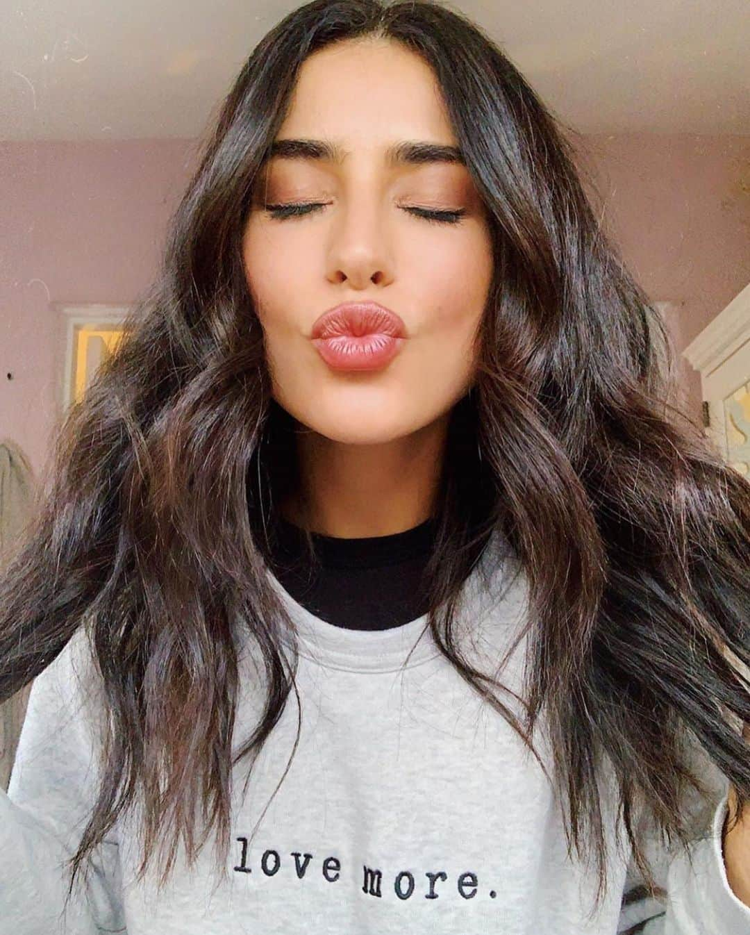 Sazan Hendrixさんのインスタグラム写真 - (Sazan HendrixInstagram)「They call me the hair chameleon jk no body calls me that 🤣 Vote which hairstyle is your personal favorite? 😝 #hairspo」6月23日 6時15分 - sazan