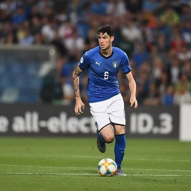 サッカーイタリア代表さんのインスタグラム写真 - (サッカーイタリア代表Instagram)「#U21EURO🇪🇺 📸La vittoria non basta agli #Azzurrini per guadagnare il primo posto del girone, complice il largo successo della Spagna. . 📋Dovremo attendere i risultati dei match in programma nei prossimi giorni per conoscere il nostro destino . . #VivoAzzurro 🇧🇪#BelgioItalia🇮🇹 1⃣-3⃣」6月23日 6時15分 - azzurri