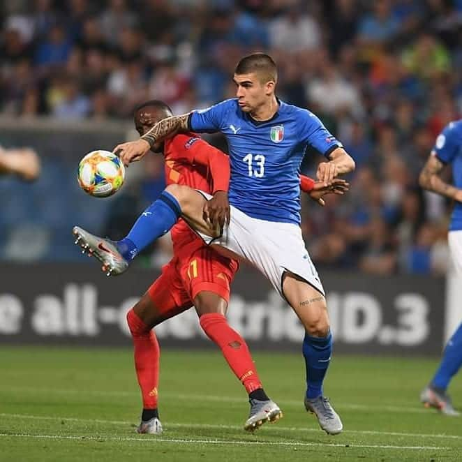 サッカーイタリア代表さんのインスタグラム写真 - (サッカーイタリア代表Instagram)「#U21EURO🇪🇺 📸La vittoria non basta agli #Azzurrini per guadagnare il primo posto del girone, complice il largo successo della Spagna. . 📋Dovremo attendere i risultati dei match in programma nei prossimi giorni per conoscere il nostro destino . . #VivoAzzurro 🇧🇪#BelgioItalia🇮🇹 1⃣-3⃣」6月23日 6時15分 - azzurri