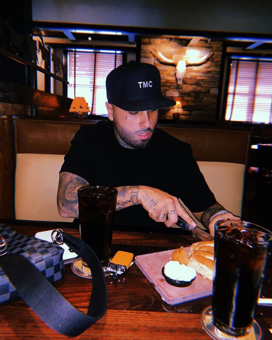 NICKY JAMさんのインスタグラム写真 - (NICKY JAMInstagram)「Esta parte de mi vida se llama hambreeee」6月23日 6時35分 - nickyjam