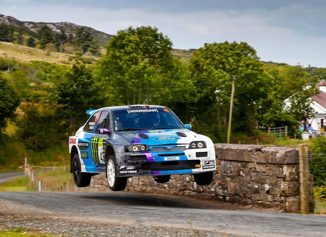 ケン・ブロックさんのインスタグラム写真 - (ケン・ブロックInstagram)「@AlexGelsomino and I had a really fun day 2 here at Rally Donegal in Ireland today. Why? Some of the best tarmac rally roads in the world with my my Ford Escort RS Cossie V2 and... airtime! Ha. We’re looking forward to more awesome roads tomorrow for the final day of the rally. 📸: @mckleinphotography #DonegalRally #CossieWorldTour #BlockEscortCossieV2」6月23日 6時31分 - kblock43