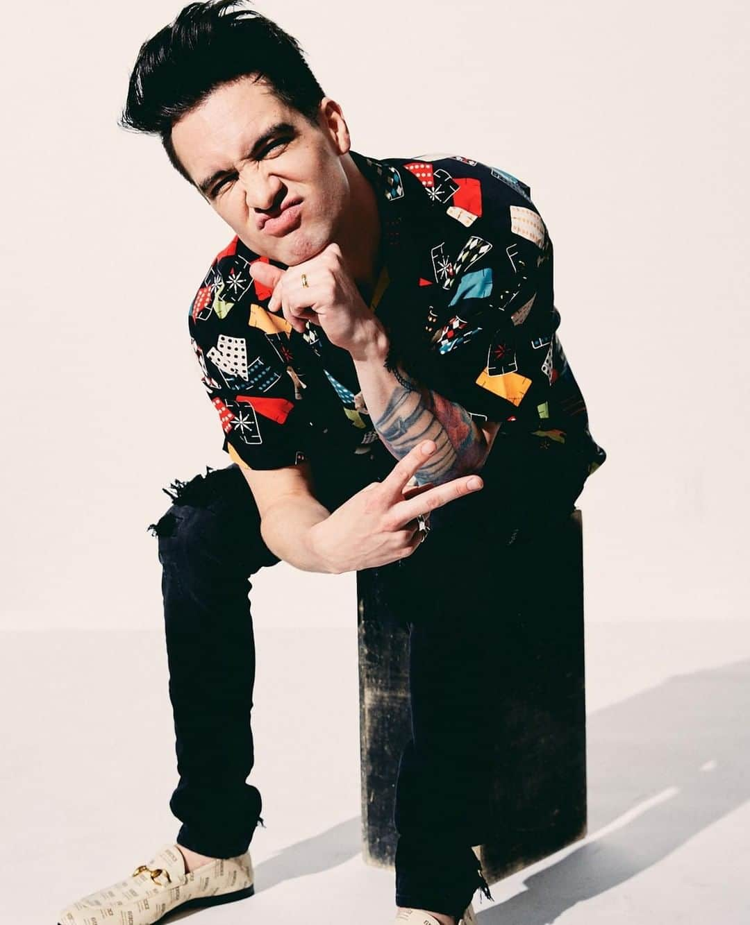 Alternative Pressさんのインスタグラム写真 - (Alternative PressInstagram)「What do you think @brendonurie was thinking about here? Make sure you snag Issue 359 before it's gone for good, limited stock remains 👇﻿ 📷: @jonathan.weiner﻿ .﻿ .﻿ .﻿ #panicatthedisco #patd #fuckasilverlining #sayamen #sayamensaturdaynight #heylookmaimadeit #highhopes #roaring20s #dancingsnotacrime #oneofthedrunks #theoverpass #kingoftheclouds #oldfashioned #dyinginla #brendonurie #beebo #alternativepress #altpress﻿」6月23日 7時00分 - altpress