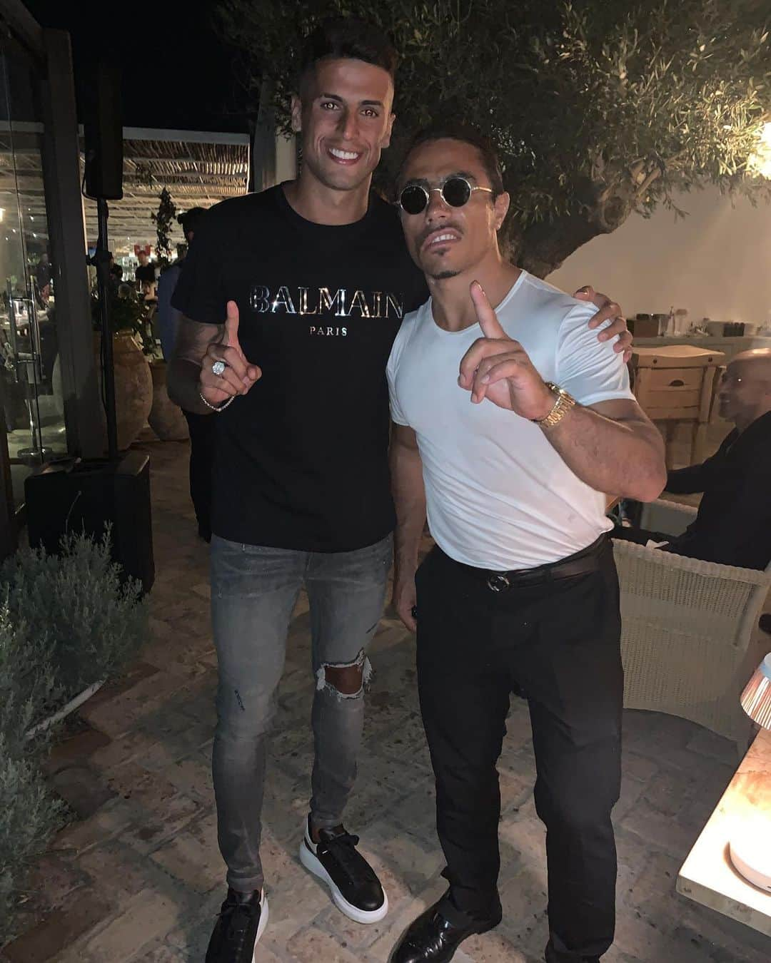 ジョアン・カンセロさんのインスタグラム写真 - (ジョアン・カンセロInstagram)「Great dinner in Mykonos. Thanks bro @nusr_et 🥩👊🏼」6月23日 6時54分 - jpcancelo