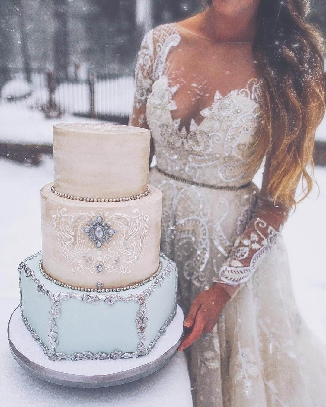 2.8 Milllon CAKESTERS!さんのインスタグラム写真 - (2.8 Milllon CAKESTERS!Instagram)「Dream wedding setting/cake 😍﻿ -﻿ @laketahoecakes」6月23日 7時00分 - cakeguide
