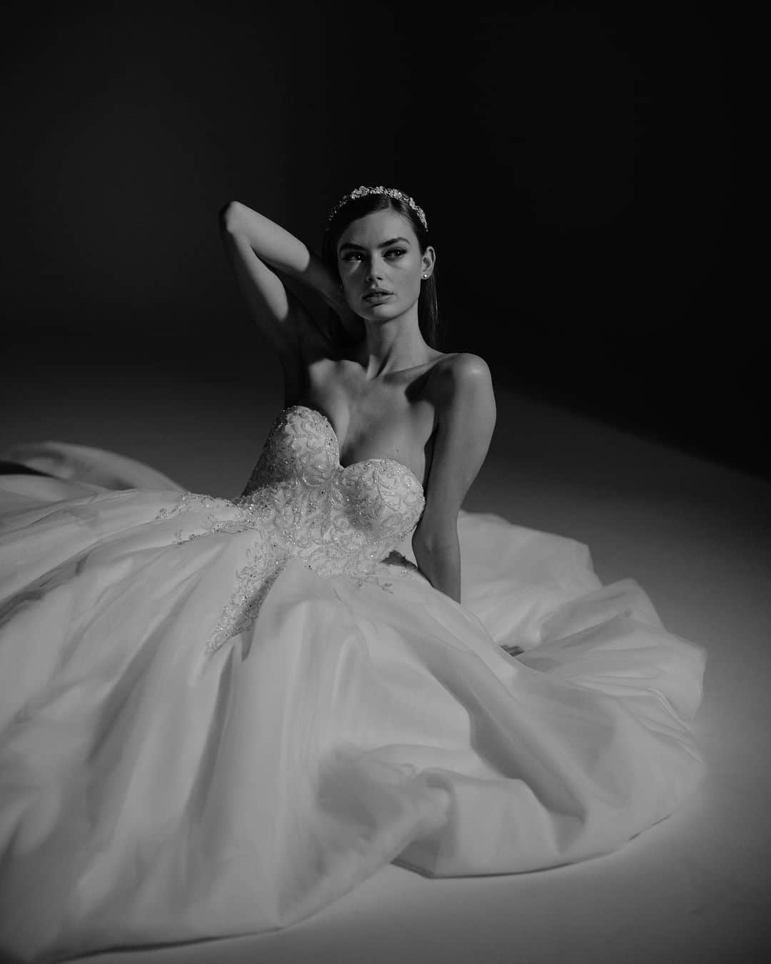 Pronoviasさんのインスタグラム写真 - (PronoviasInstagram)「Princess style dress with delicate floral placements and strapless sweetheart bodice. Meet Francisca - link in bio.」6月23日 18時04分 - pronovias