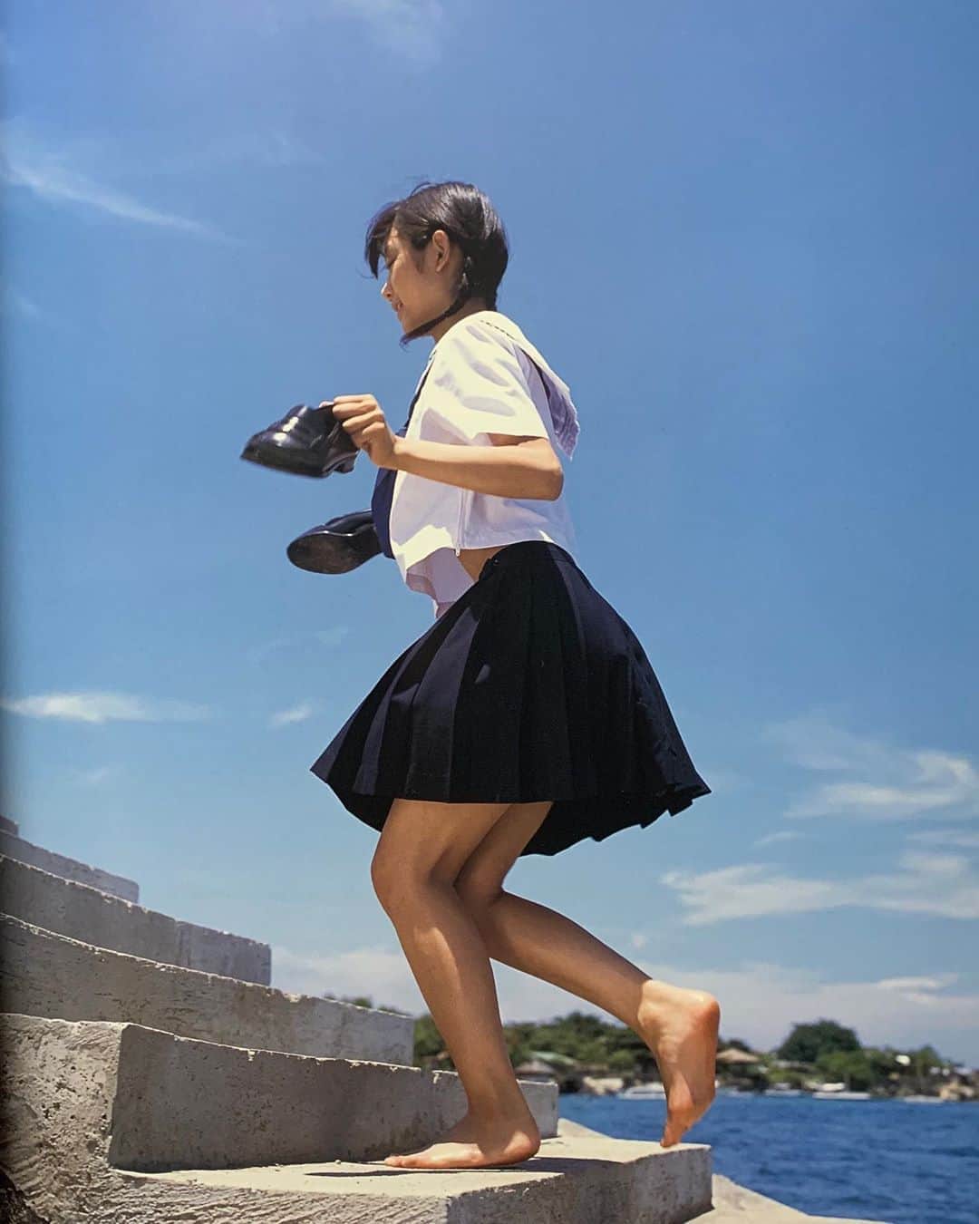 のインスタグラム：「アオハルかよ (言ってみたかっただけ。) 全力でアオハルっぽい写真！笑 ﻿ HUNGRY DAYSのゾロ編 鷹の目ミホークとの話し 好きだから魅入ってしまいます。。 「青春なんて、いらない。」﻿って好き」
