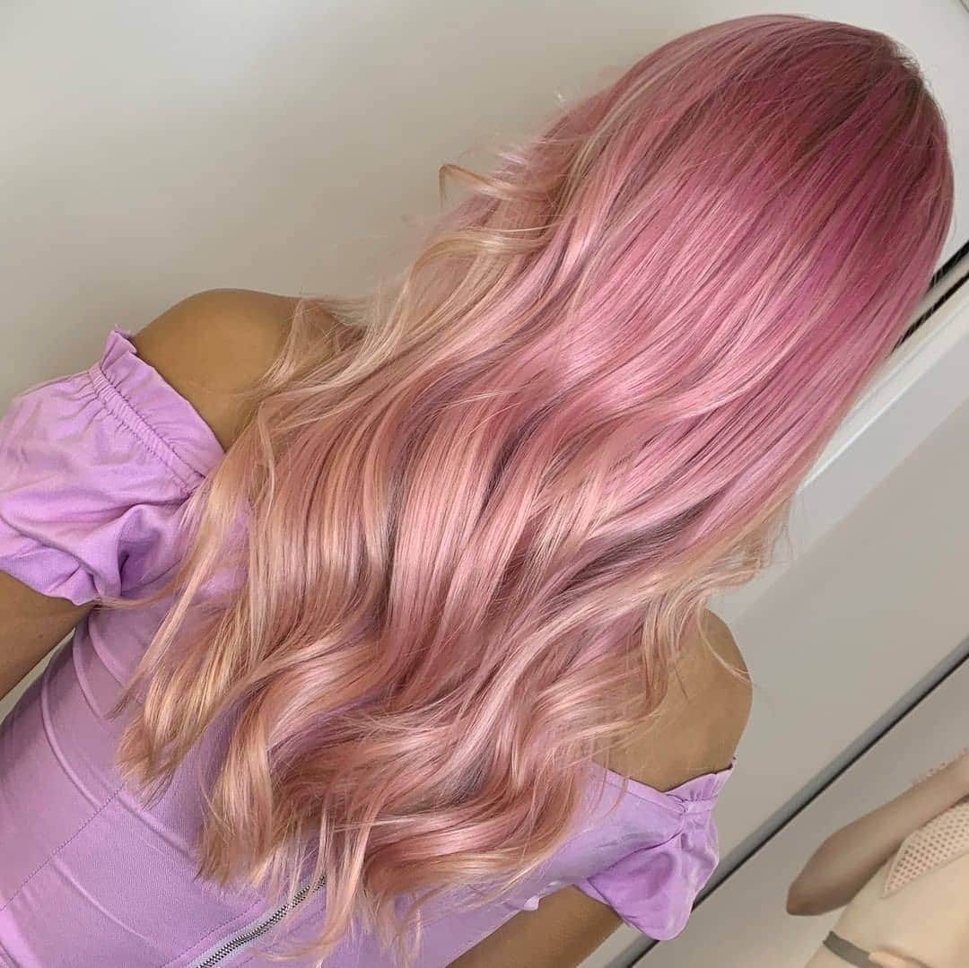 ghd hairさんのインスタグラム写真 - (ghd hairInstagram)「Pink hair GOALS to celebrate National Pink Day 💗 and it's one month until our annual Pink collection launch in support of @breastcancernow 💕  #ghd #ghdhairpro #nationalpinkday #pinkhair」6月23日 18時01分 - ghdhair
