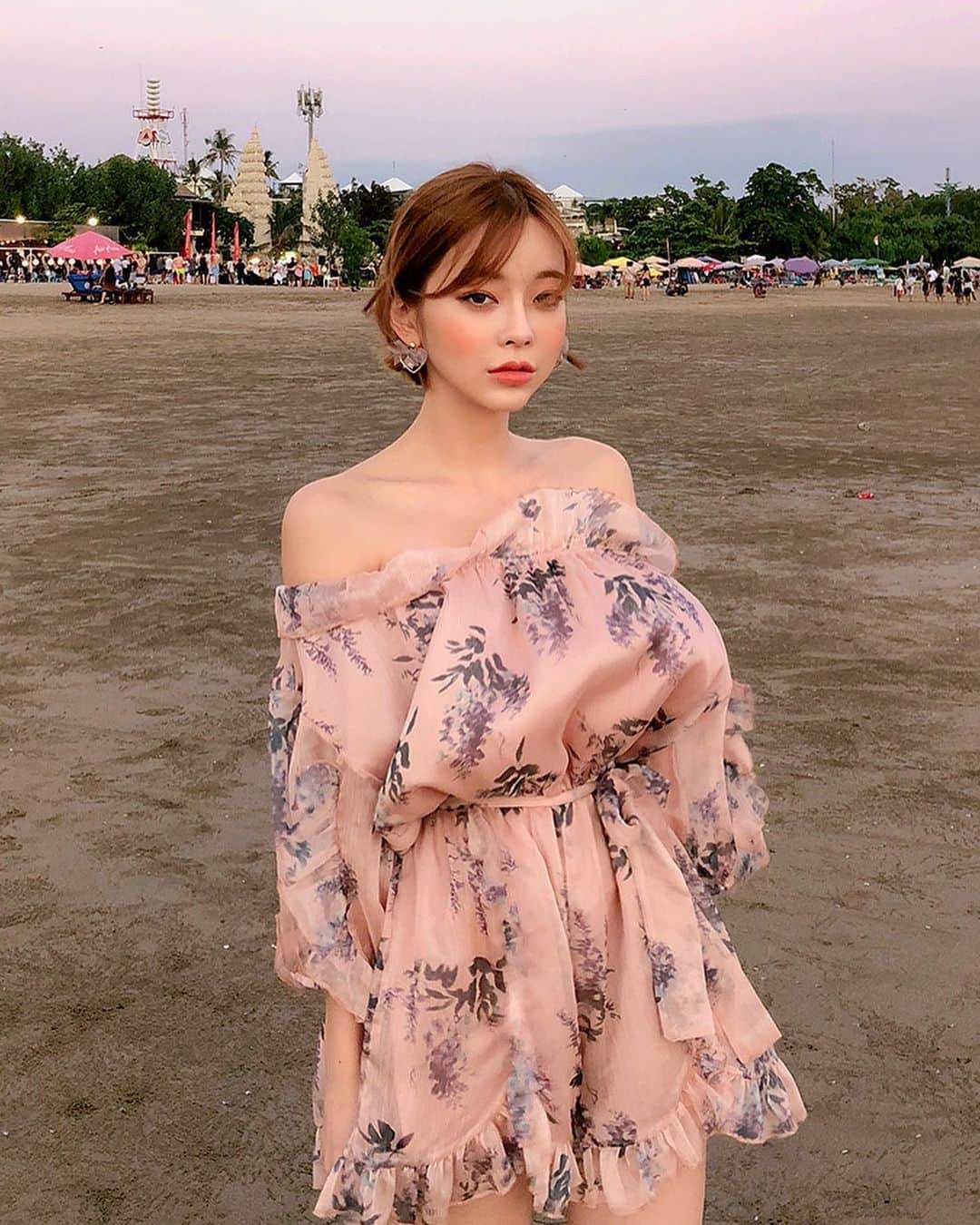 Chuuのインスタグラム：「원피스만 입기 좋은 요즘 날씨🌴#chuuseoul」