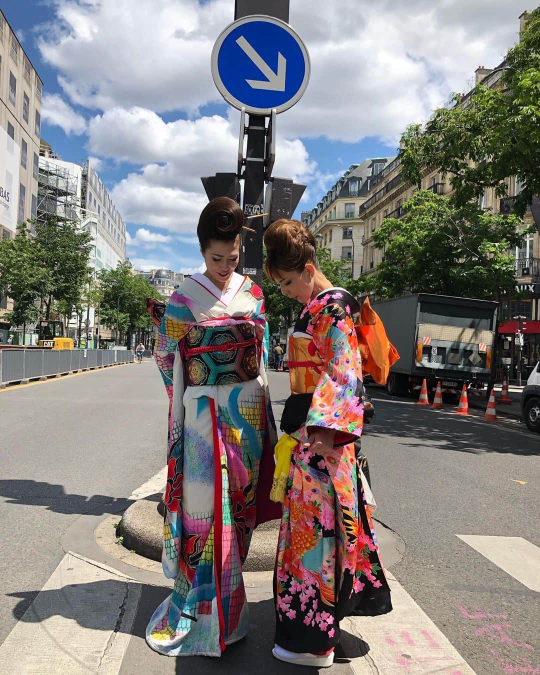 浅井香葉子さんのインスタグラム写真 - (浅井香葉子Instagram)「パリの街中で✨ . ユニコさん(@yuniko.h )に撮って頂きました♡ センスが光る✨ . #kimono #japanesegirl #kimonostyle #paris #japanart #kimonogirl #happykimonoproject #都村上裕子きもの教室 #撮影会 #ポージング #photoshoot #model #japanesemodel #旅女 #海外撮影 #tabijo #海外旅行 #tabijo_paris」6月23日 16時33分 - asaikayoko