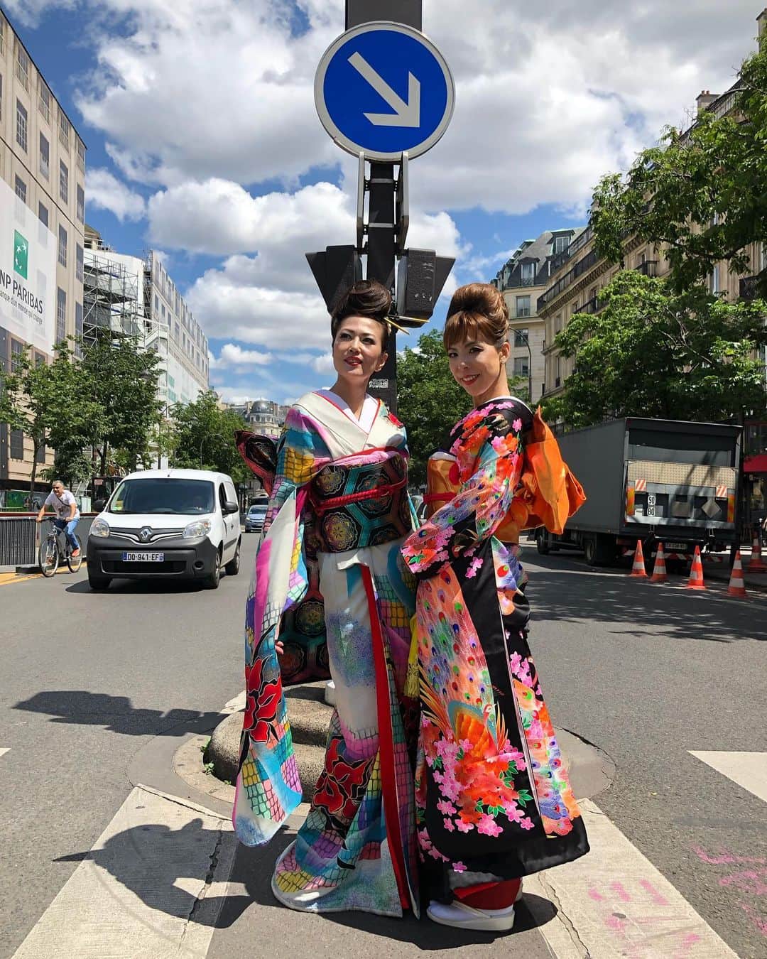 浅井香葉子さんのインスタグラム写真 - (浅井香葉子Instagram)「パリの街中で✨ . ユニコさん(@yuniko.h )に撮って頂きました♡ センスが光る✨ . #kimono #japanesegirl #kimonostyle #paris #japanart #kimonogirl #happykimonoproject #都村上裕子きもの教室 #撮影会 #ポージング #photoshoot #model #japanesemodel #旅女 #海外撮影 #tabijo #海外旅行 #tabijo_paris」6月23日 16時33分 - asaikayoko