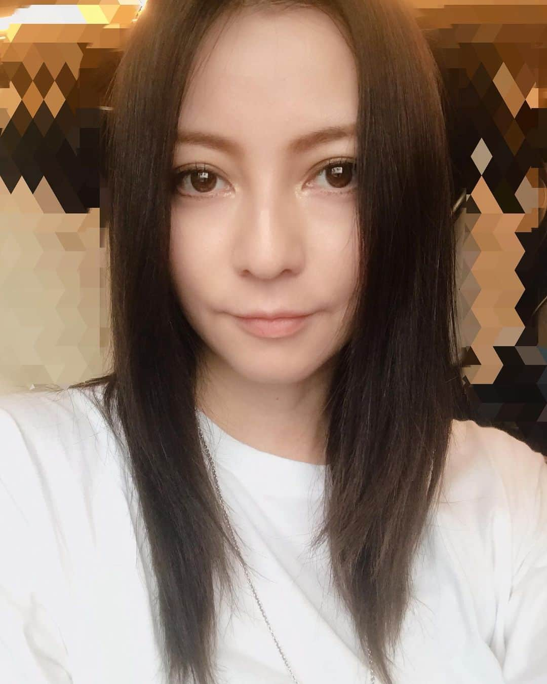 香里奈さんのインスタグラム写真 - (香里奈Instagram)「Hi. New me !!🤗 I changed my hair color 💇🏼‍♀️ It became dark colorrrrrrrrr〜💇🏻‍♀️ 髪色がだいぶ暗くなった！ 着る服迷う！ 笑  #香里奈 #karina #changedhaircolor  #darkcolor #hairsalon #またすぐ明るくなるのかな 笑」6月23日 16時42分 - karina_official_221