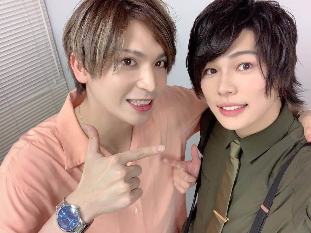 小波津亜廉さんのインスタグラム写真 - (小波津亜廉Instagram)「[22/6/19] Allen with Iiyama Yuuta for the sixth episode of his channel, “Leisure Service” (loosely translated, the actual title is of course, a pun on his name, “Yuttari Teikibin”) ⠀⠀⠀ ⠀ #kohatsuallen #iiyamayuuta ⠀⠀⠀ ⠀ Source: Allen’s twitter」6月23日 16時53分 - ahun_andsome