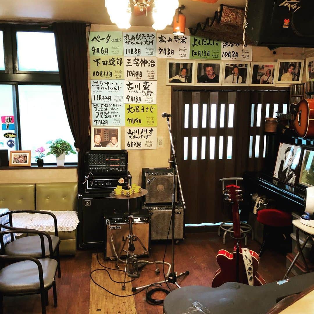 山川のりをのインスタグラム：「今夜は笠岡市カフェド萌にてギターパンダライブです。20時から、2000円D付きです。魅惑のワンマンショー！お近くの方々会いにきてアイニージュー！guitarpanda.net」