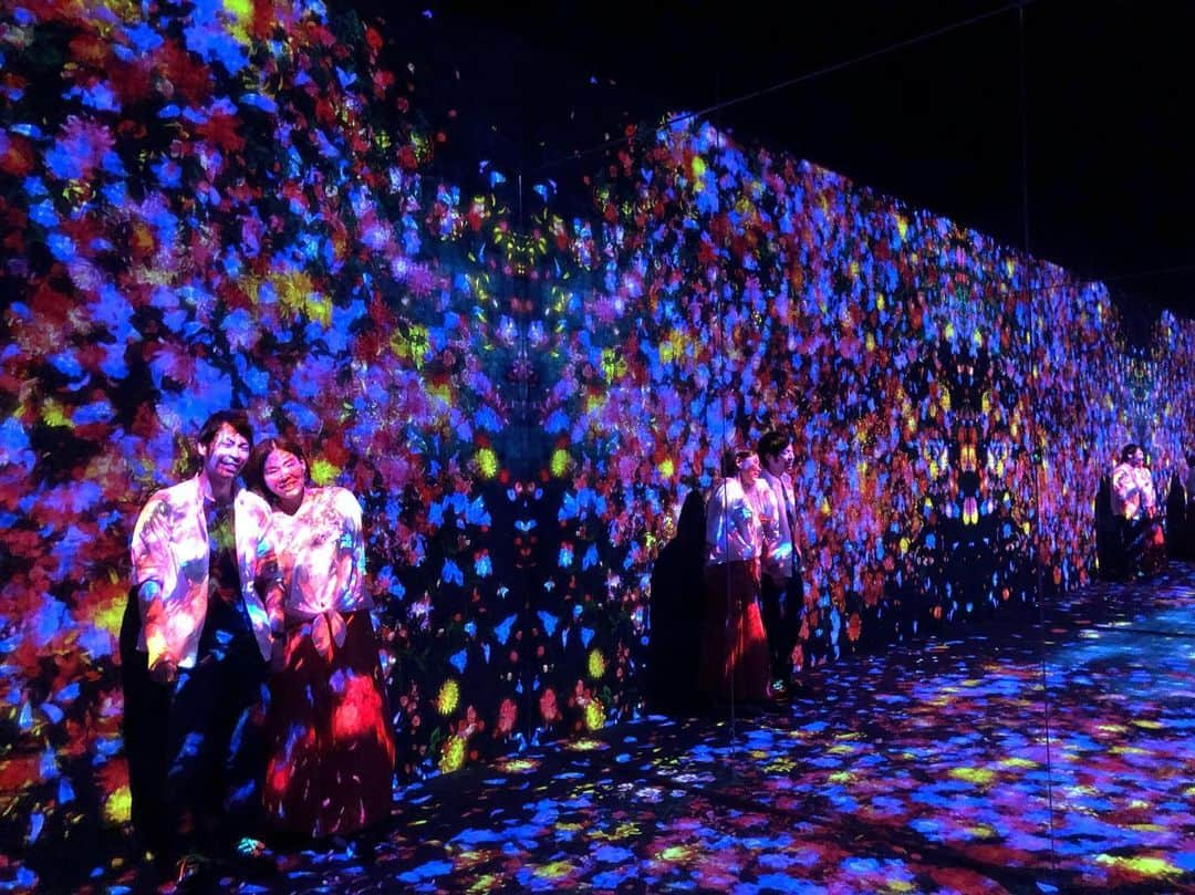 興梠友理さんのインスタグラム写真 - (興梠友理Instagram)「2019.06.21 MORI Building DIGITAL ART MUSEUM: EPSON teamLab Borderless ・ 去年の同じ日にも行ったチームラボ、今年も同じ日に行ってきました✨ ・ 相変わらず混んでたけれど、人混み嫌いなのに付き合ってくれた岳ちゃんには感謝💕😙 ・ 【1-5】Photo by @kurara.4645 (一枚目はジョジョ風のつもりw) 【6-7】ツーショット❤️ 【8】水のせき止め対決‼️ 【9-10】倉田コレクション ・ #ろぎ子の復活までの記録  #チームラボボーダレス #チームラボ #teamLabBorderless #teamLab」6月23日 17時06分 - yuri_rogi