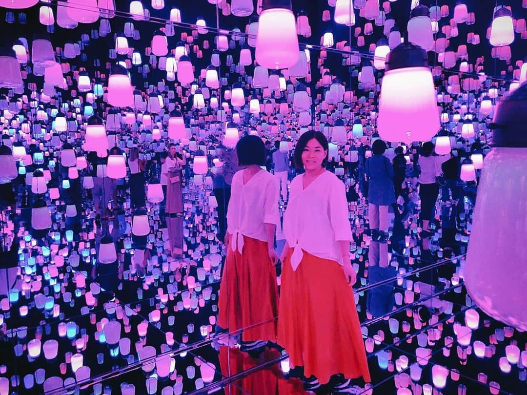 興梠友理さんのインスタグラム写真 - (興梠友理Instagram)「2019.06.21 MORI Building DIGITAL ART MUSEUM: EPSON teamLab Borderless ・ 去年の同じ日にも行ったチームラボ、今年も同じ日に行ってきました✨ ・ 相変わらず混んでたけれど、人混み嫌いなのに付き合ってくれた岳ちゃんには感謝💕😙 ・ 【1-5】Photo by @kurara.4645 (一枚目はジョジョ風のつもりw) 【6-7】ツーショット❤️ 【8】水のせき止め対決‼️ 【9-10】倉田コレクション ・ #ろぎ子の復活までの記録  #チームラボボーダレス #チームラボ #teamLabBorderless #teamLab」6月23日 17時06分 - yuri_rogi