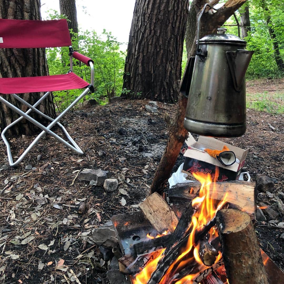 金子雅紀のインスタグラム：「初キャンプ！楽しかった！ やっぱ焚き火は癒されるなぁ。 色々と反省点が見つかったから、次はもっと完成度をあげる。  #camping#camp#キャンプ#outdoor#アウトドア#アウトドアコーヒー#outdoorcoffee#ソトアソビ#焚き火#campfire#uniflame#snowpeak#浩庵キャンプ場#本栖湖」