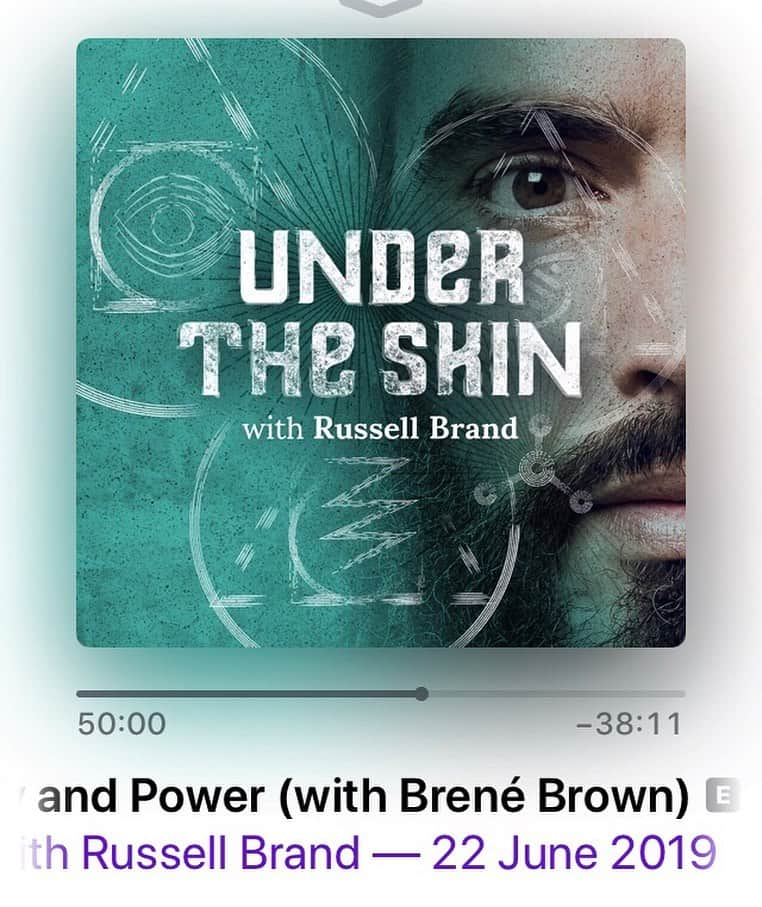 メラニー・サイクスさんのインスタグラム写真 - (メラニー・サイクスInstagram)「Exercising my mind and body in the gym this morning 💚 #brenebrown #undertheskin #podcast #russellbrand have a listen 🙌🏽 and happy Sunday all x」6月23日 17時15分 - msmelaniesykes