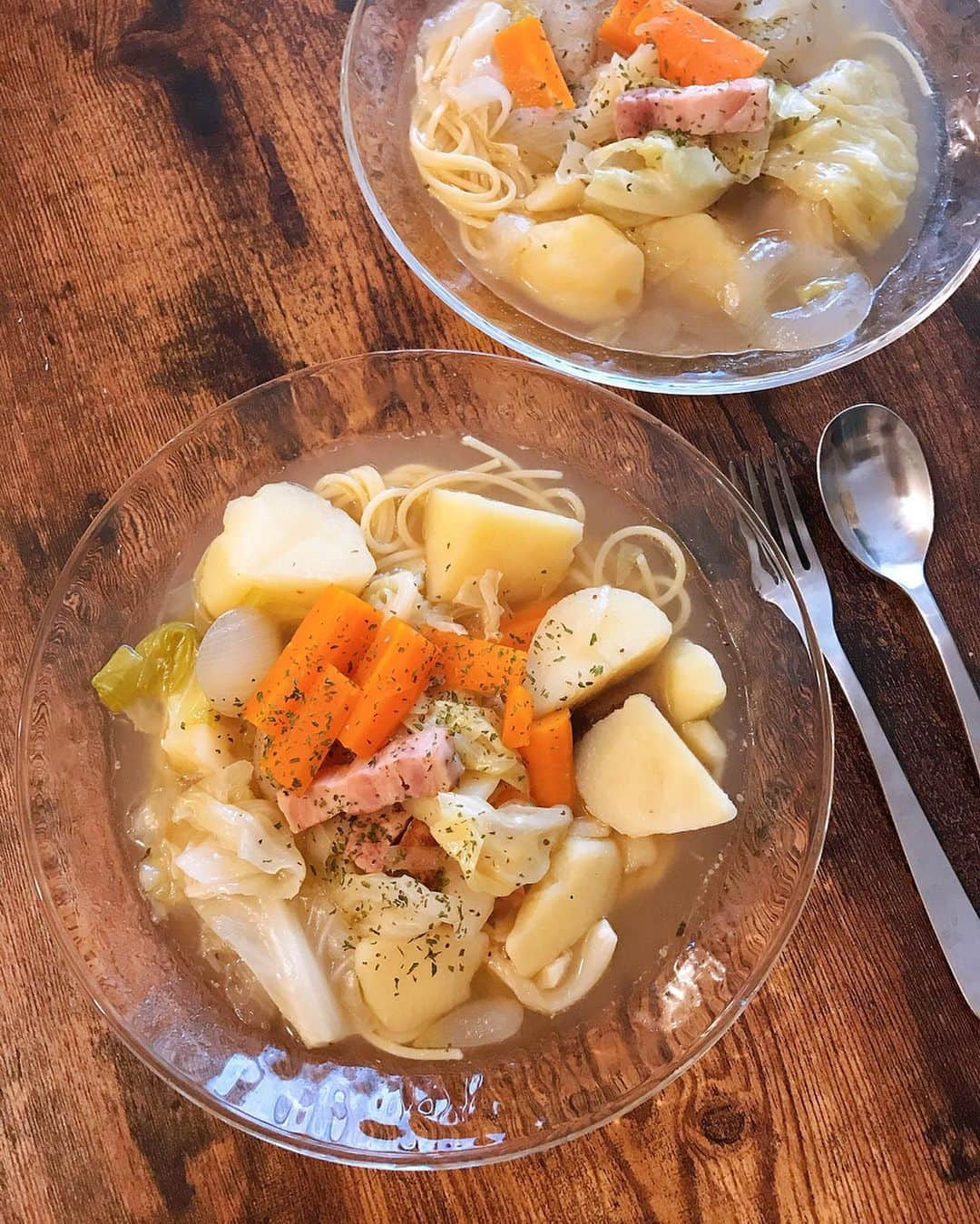 植松真理子さんのインスタグラム写真 - (植松真理子Instagram)「ポトフ🍽 肌寒いと温かいスープが美味しい😋 たくさん作って次の日はスープパスタに👍🏽 . #まぐ飯 #手作り #晩ご飯 #ポトフ #スープパスタ #ポトフリメイク」6月23日 17時20分 - mariko__mm