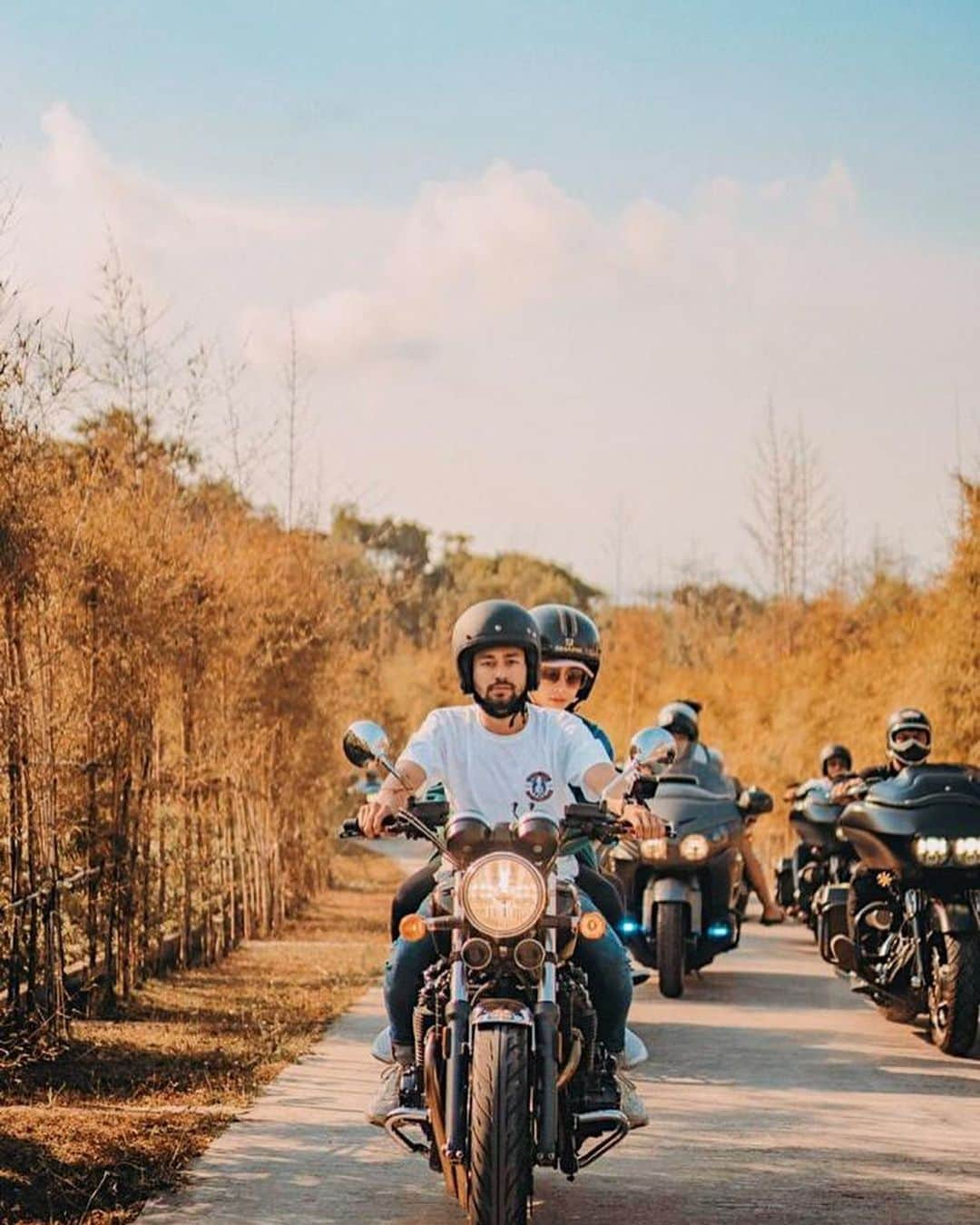 Raffi Ahmadさんのインスタグラム写真 - (Raffi AhmadInstagram)「Saat City Ride Motoran di Bali ❤️ Happy banget udah lama ga motoran bareng “si Doi” 🏍❤️ Nanti kapan kapan touring lagiii dehh ... 🤗 Photo By @keyswitha  @jokeride.id 🙏」6月23日 17時47分 - raffinagita1717