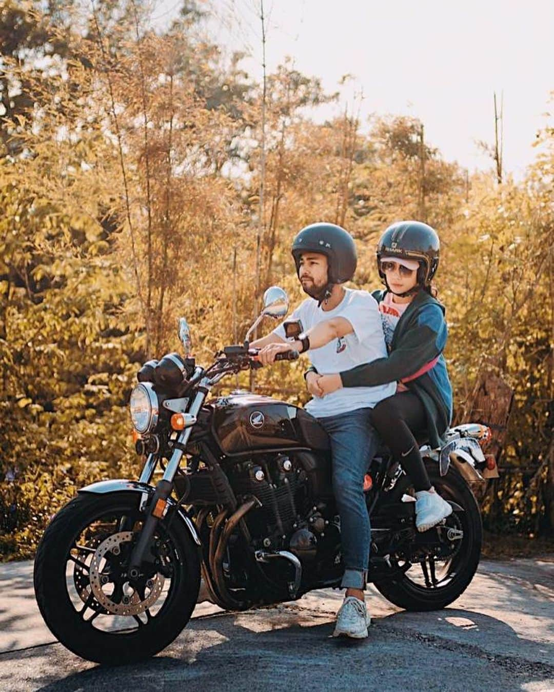 Raffi Ahmadさんのインスタグラム写真 - (Raffi AhmadInstagram)「Saat City Ride Motoran di Bali ❤️ Happy banget udah lama ga motoran bareng “si Doi” 🏍❤️ Nanti kapan kapan touring lagiii dehh ... 🤗 Photo By @keyswitha  @jokeride.id 🙏」6月23日 17時47分 - raffinagita1717