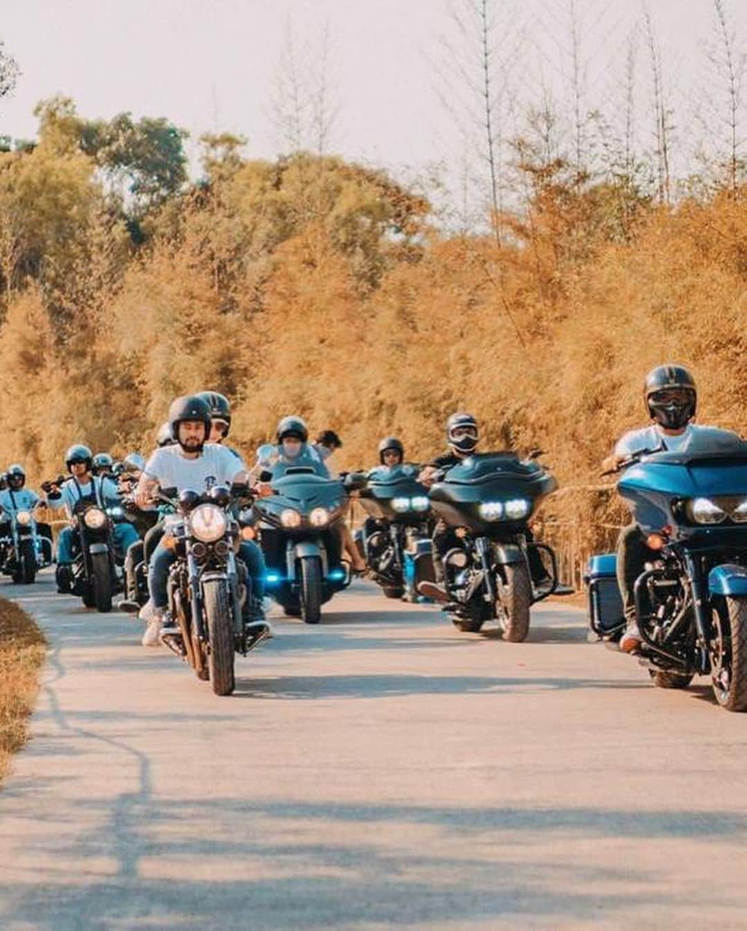 Raffi Ahmadさんのインスタグラム写真 - (Raffi AhmadInstagram)「Saat City Ride Motoran di Bali ❤️ Happy banget udah lama ga motoran bareng “si Doi” 🏍❤️ Nanti kapan kapan touring lagiii dehh ... 🤗 Photo By @keyswitha  @jokeride.id 🙏」6月23日 17時47分 - raffinagita1717