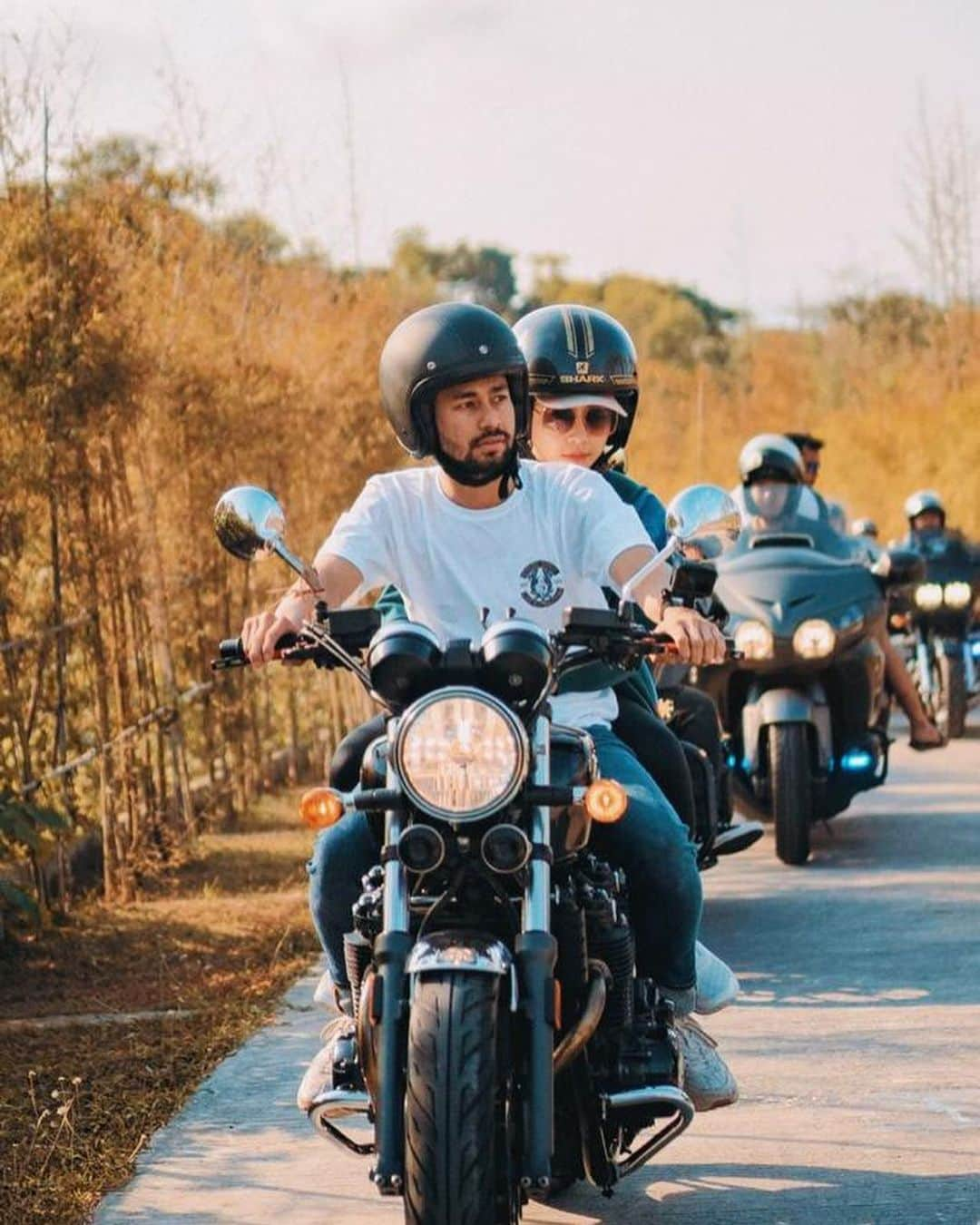 Raffi Ahmadさんのインスタグラム写真 - (Raffi AhmadInstagram)「Saat City Ride Motoran di Bali ❤️ Happy banget udah lama ga motoran bareng “si Doi” 🏍❤️ Nanti kapan kapan touring lagiii dehh ... 🤗 Photo By @keyswitha  @jokeride.id 🙏」6月23日 17時47分 - raffinagita1717