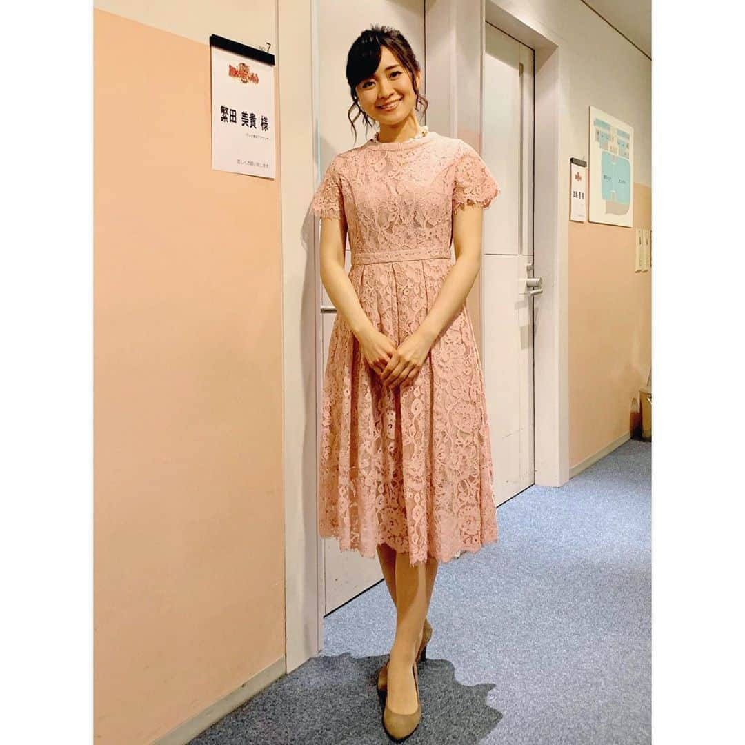 繁田美貴さんのインスタグラム写真 - (繁田美貴Instagram)「*＊ 全仏オープンテニスの影響で 約1ヶ月延期になっていた 『THE カラオケ★バトル』、 今日19:54〜 ちょっとお久しぶりな放送です♪ #THEカラオケバトル #今夜 は #歌の異種格闘技戦！ #各界を代表する #歌のスペシャリスト 8名による #熾烈なバトル が繰り広げられました！！ #そして #産休育休中 の  #柳原可奈子さんの代打 として #ホラン千秋 さんが #MC に就任されましたよ☆ #ぜひご覧下さい♪」6月23日 17時57分 - handa_miki