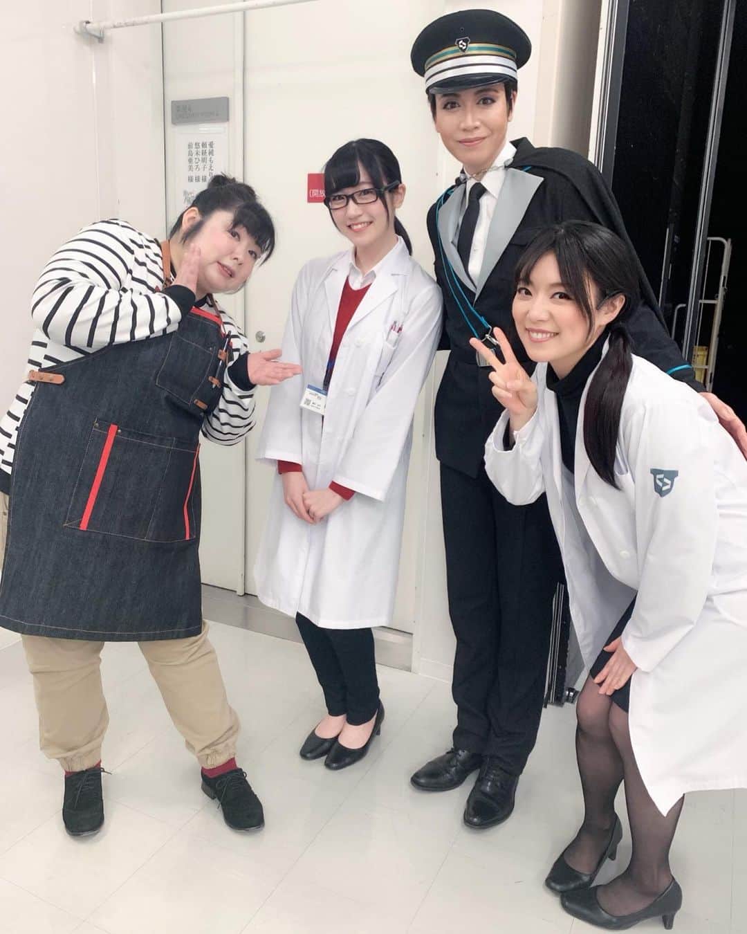 愛純もえりのインスタグラム：「大阪、千秋楽ありがとうございました😊 女子楽屋の皆さんと💕 . . 楽屋ではキャピキャピしたり、ギャーギャーしたりして楽しかったな😂 . #舞台パルマ #囚われのパルマ  #前島亜美 さん #悠未ひろ さん #頼経明子 さん」
