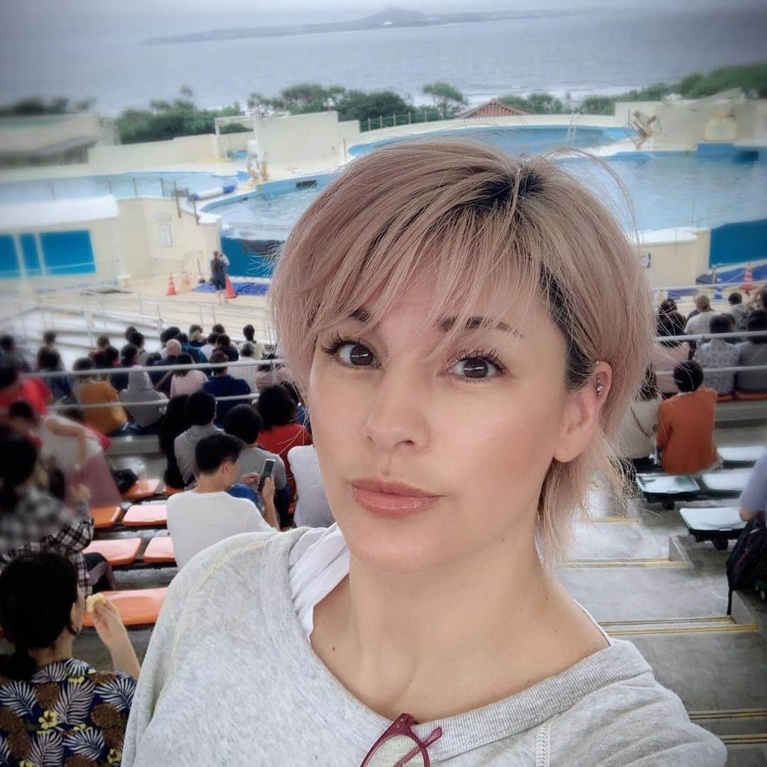 梅宮アンナさんのインスタグラム写真 - (梅宮アンナInstagram)「沖縄美ら海水族館へ行って来ました🐬  私達は、2回目に。。 ジンベエザメは、やはり何度観ても感動します👏👏👏🦈 #オキちゃん劇場 #ジンベエザメ #海洋博公園 #クラゲ#イルカのショー #マナティ#熱帯ドリームセンター #美ら海水族館」6月23日 17時54分 - annaumemiya